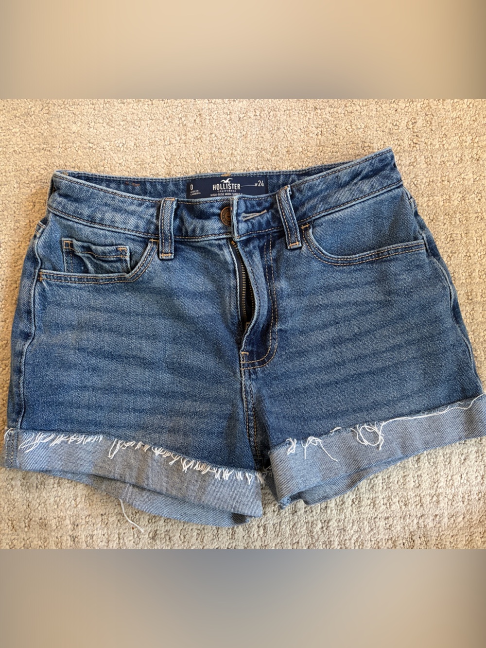 Hollister High-Rise mom short 3”